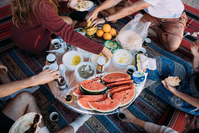 repas bédouin servit pendant un tour dans le wadi rum
